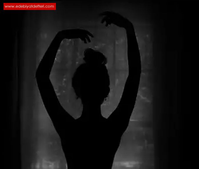Фото девушки силуэт со спины в темноте