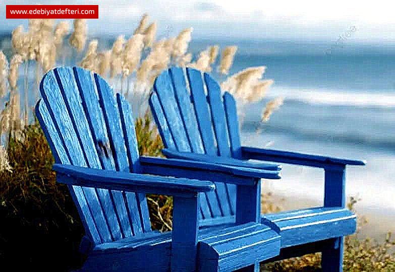 İKİ MAVİ SANDALYE