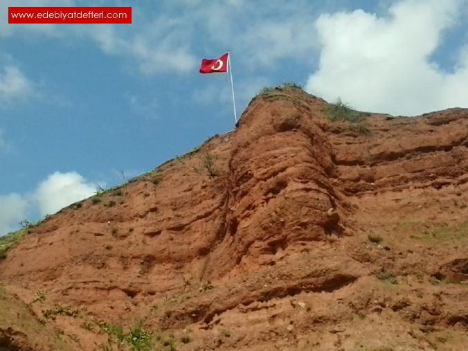 Bir  sz anahtardr her  eyini   anlatr  /   iini   dana   karrverir