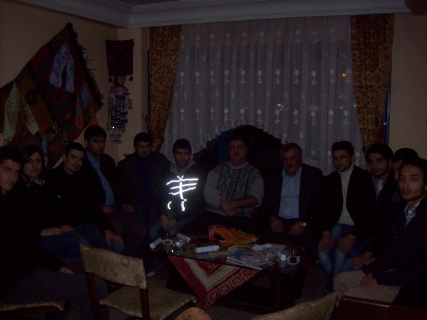 Bitlis Valisi Nurettin Ylmaz'n aebeyi Beraattin Ylmaz ile Bitlisli rencilerle bulutuk