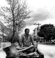 KEND�M VE K�MSES�ZL���M...